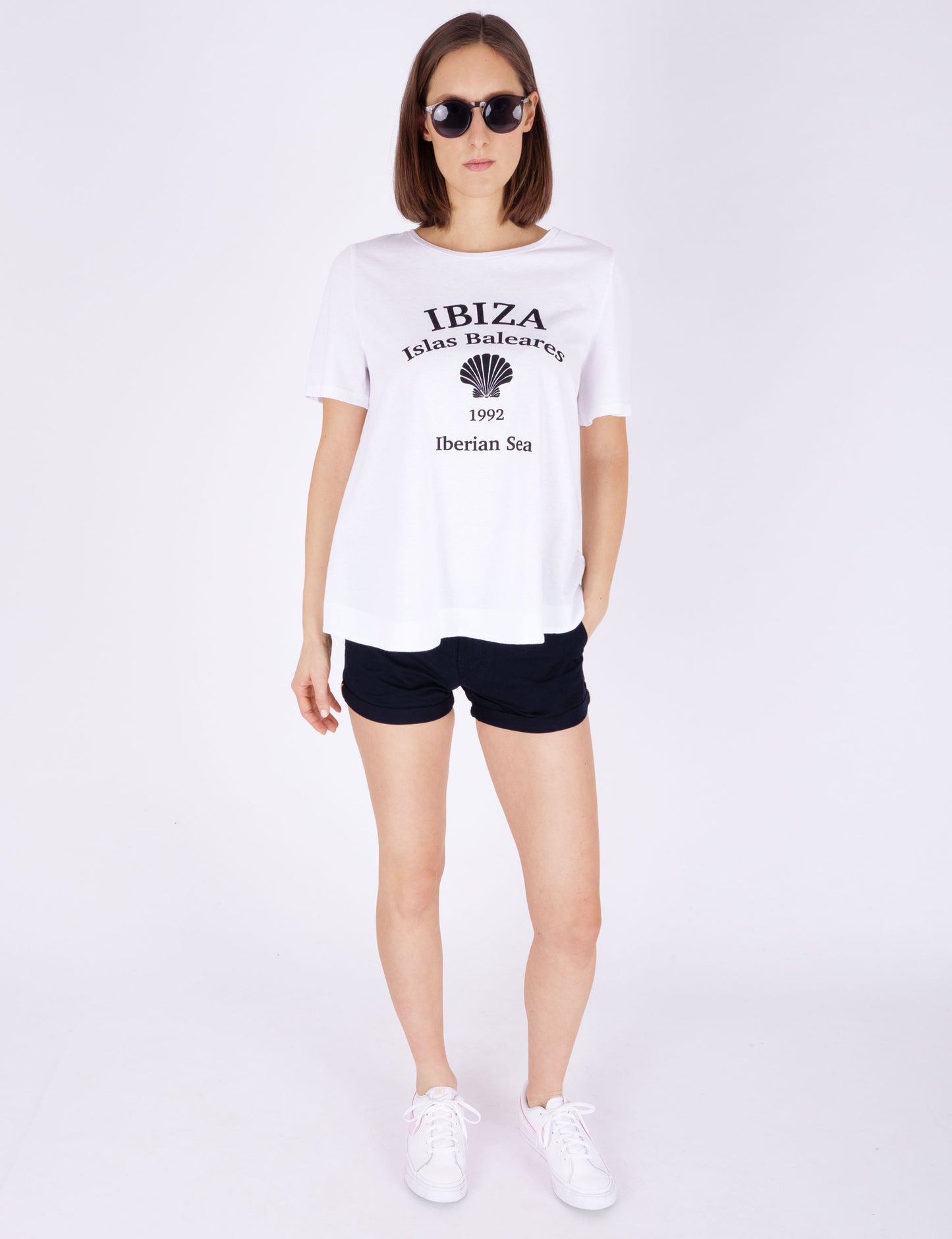 Fraternel Damen Ibiza Print T-Shirt – Lockeres Boho Hippie Shirt mit Muschel Print, Sommerliches Loose Fit Baumwollshirt T004